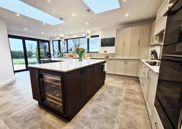 Modern Shaker Kitchen with Smooth Painted Shaker Doors & Wood Effect Slab Doors.