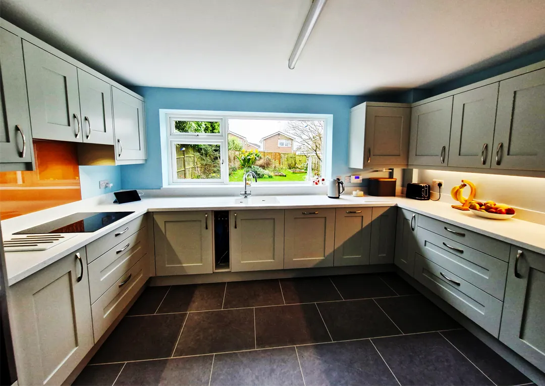 A modern shaker style kitchen with Taupe & Tobacco Oak worktop.