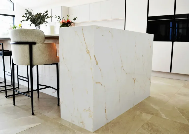 Close up of the waterfall end of a kitchen island and breakfast bar made from Königstone's new engineered kitchen worktop material, KönigZero.
